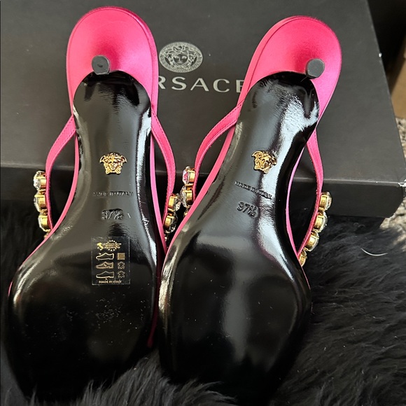 Versace NEW WITH BOX Pink Patent Rhinestone Kitten Heel Sandals (Size 37.5 EU) - Picture 3 of 6